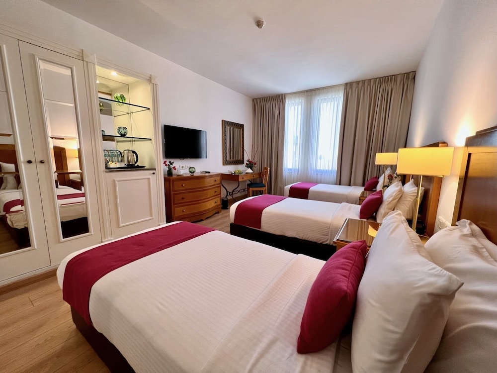 ROOM, TRIPLE