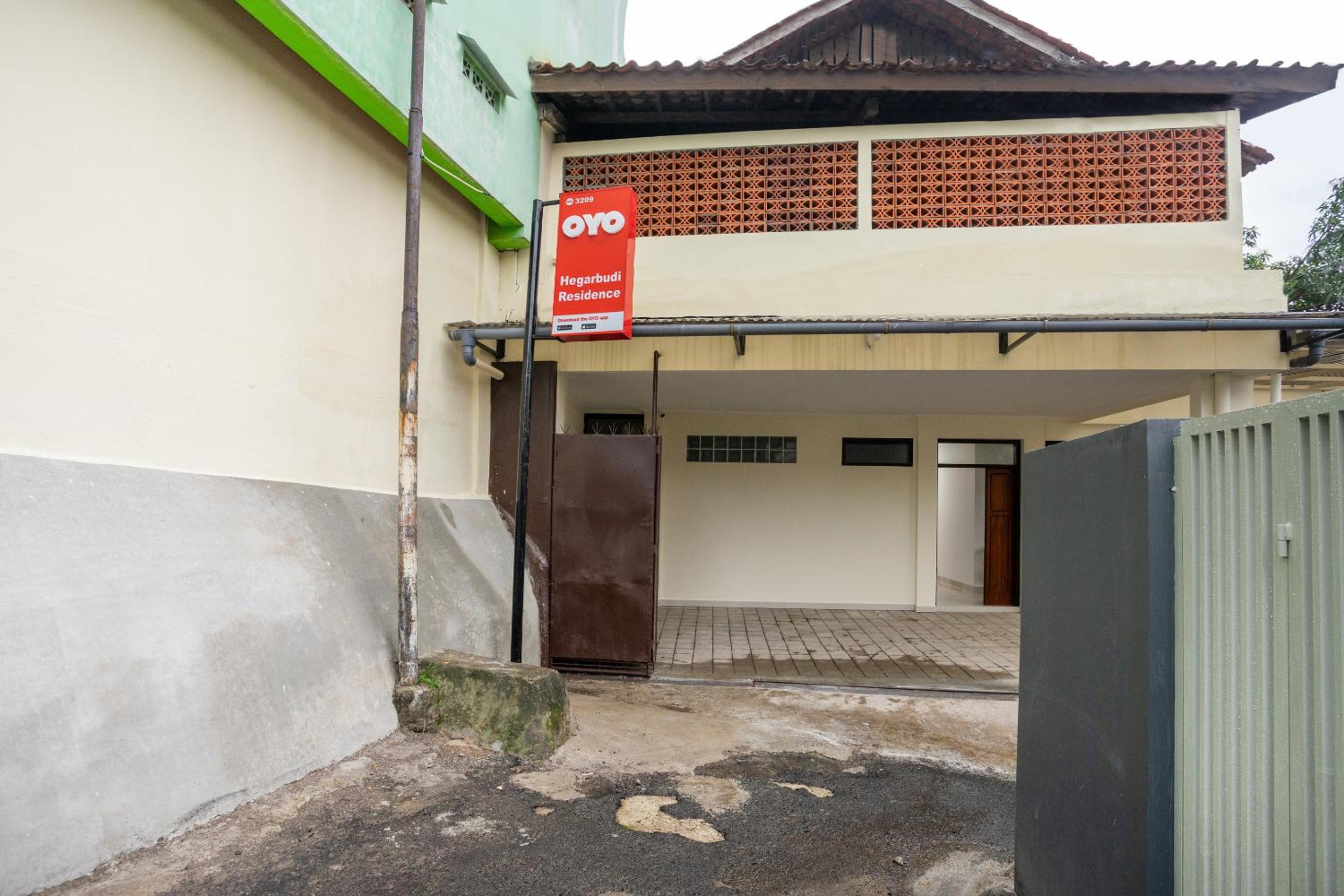 Hotel O Hegarbudhi Residence 44/49