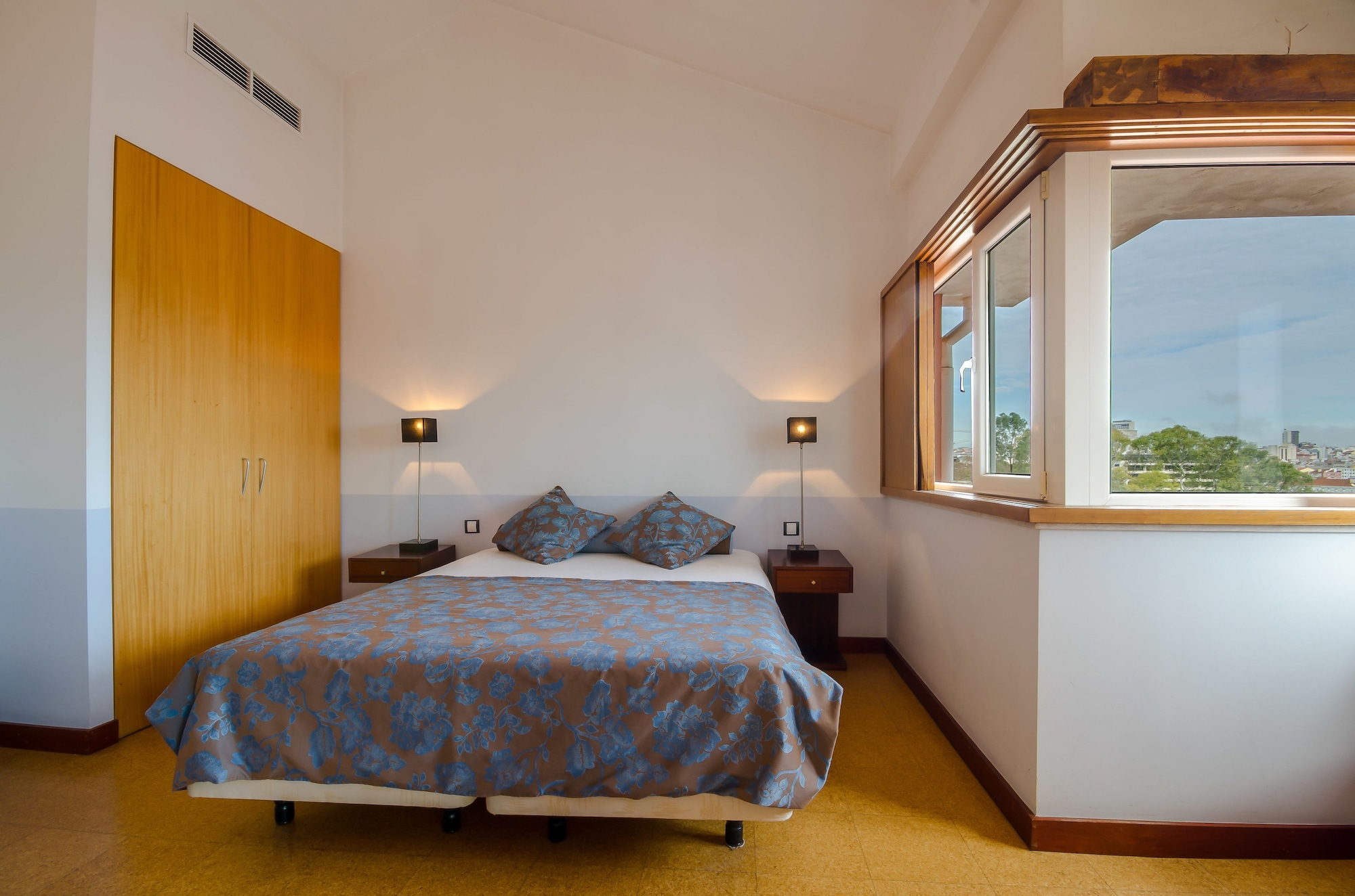 SUITE, QUEEN BED, CITY VIEW