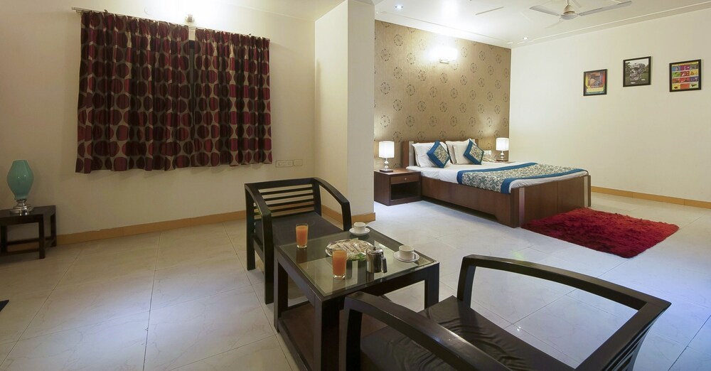 AIRPORT HOTEL DELHI 37 57/64