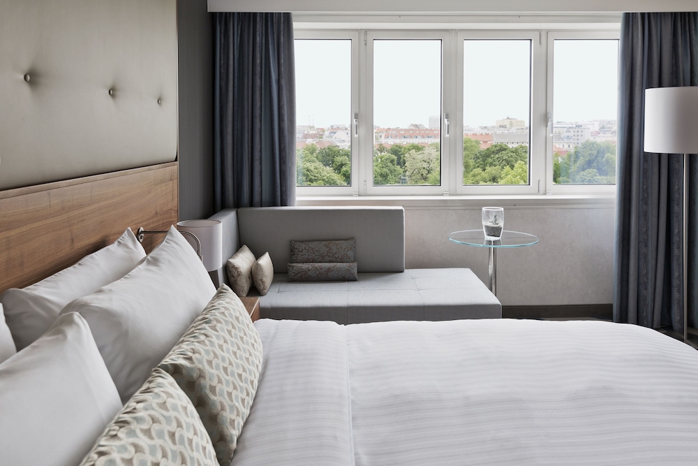 غرفة سوبيريور بسرير كينج بإطلالة على المتنزه، Vienna Marriott Hotel 4/10