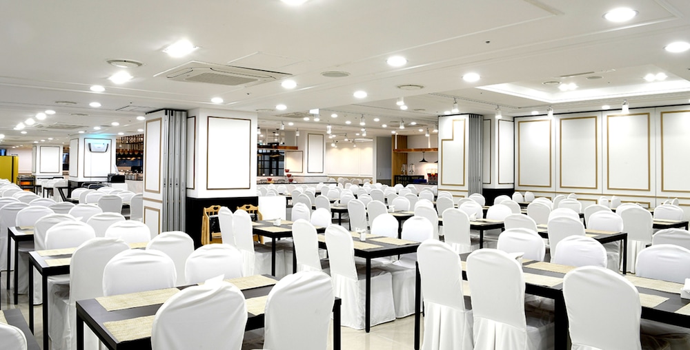Utop Marina Hotel and Resort 40/50