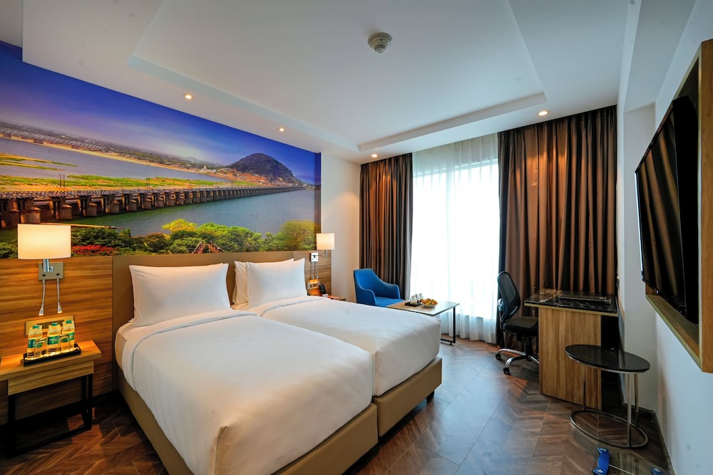 Grand, Club, Twin Beds, River View