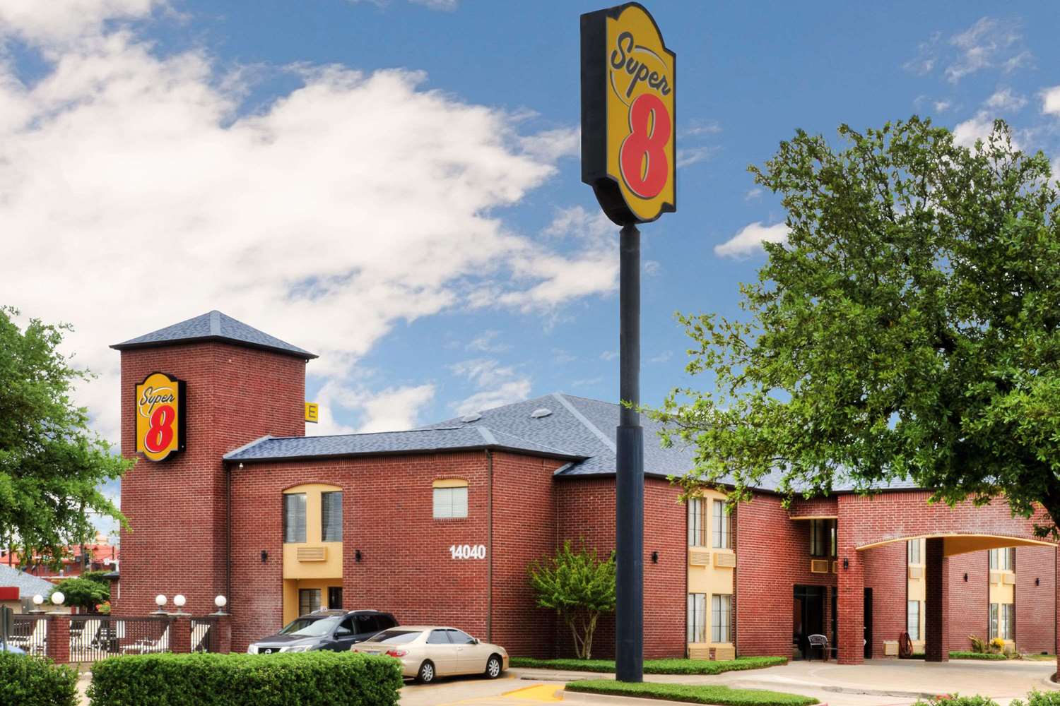 Super 8 by Wyndham Farmers Branch/North Dallas 4/28