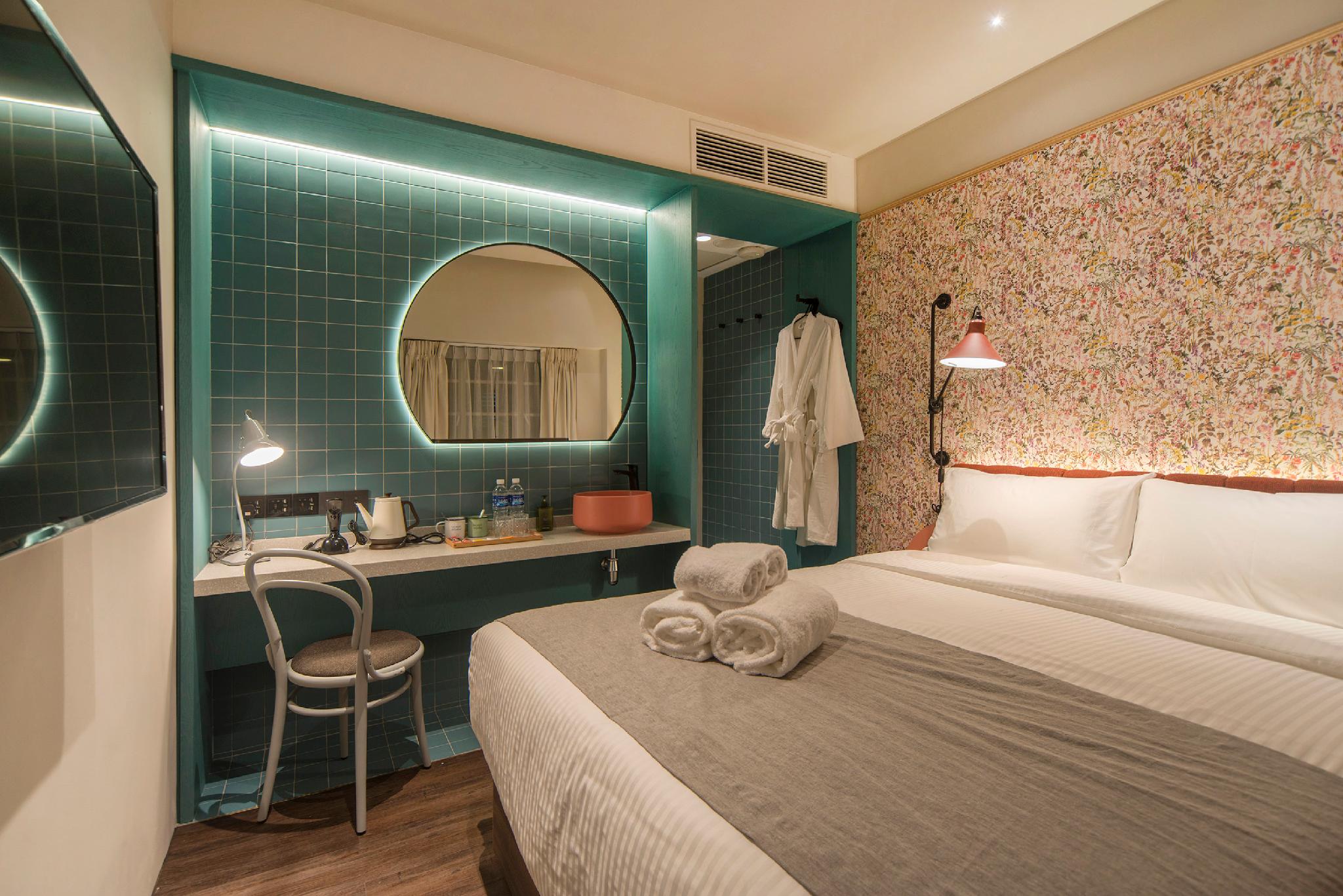 Room, Queen Bed, Balcony