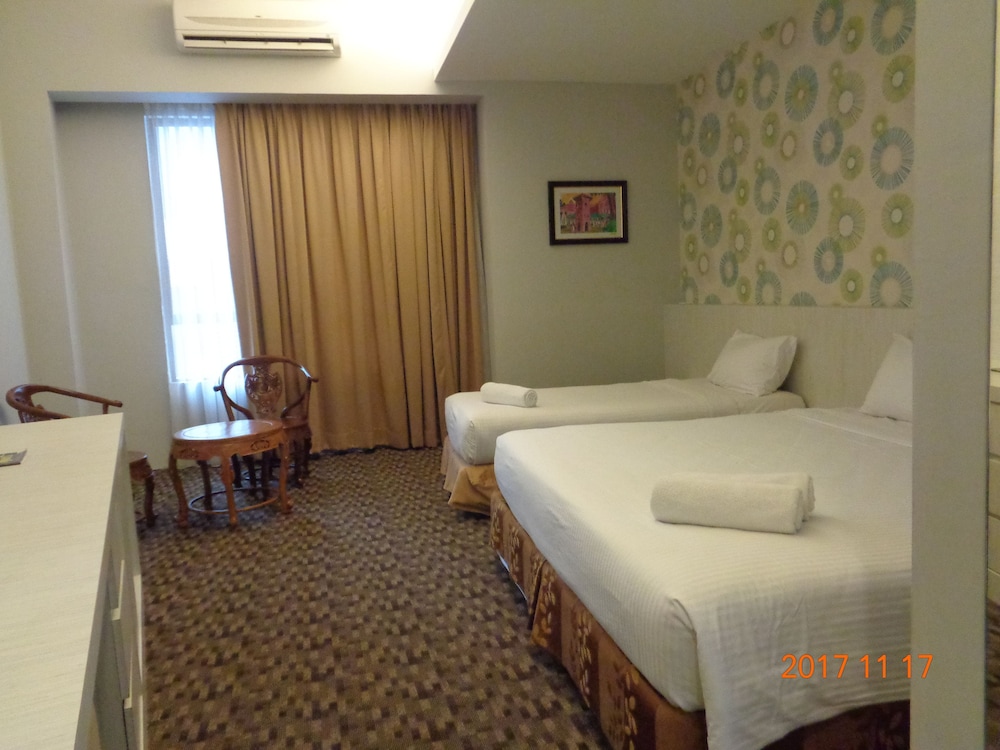 La Boss Hotel 8/56