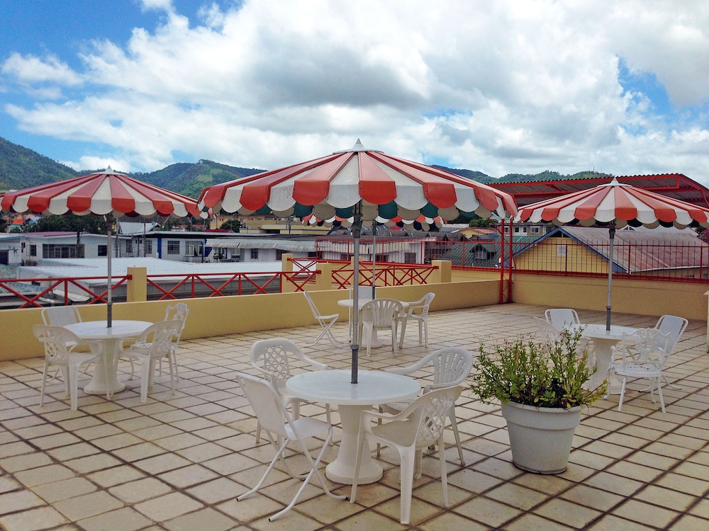 Sundeck Suites 10/15