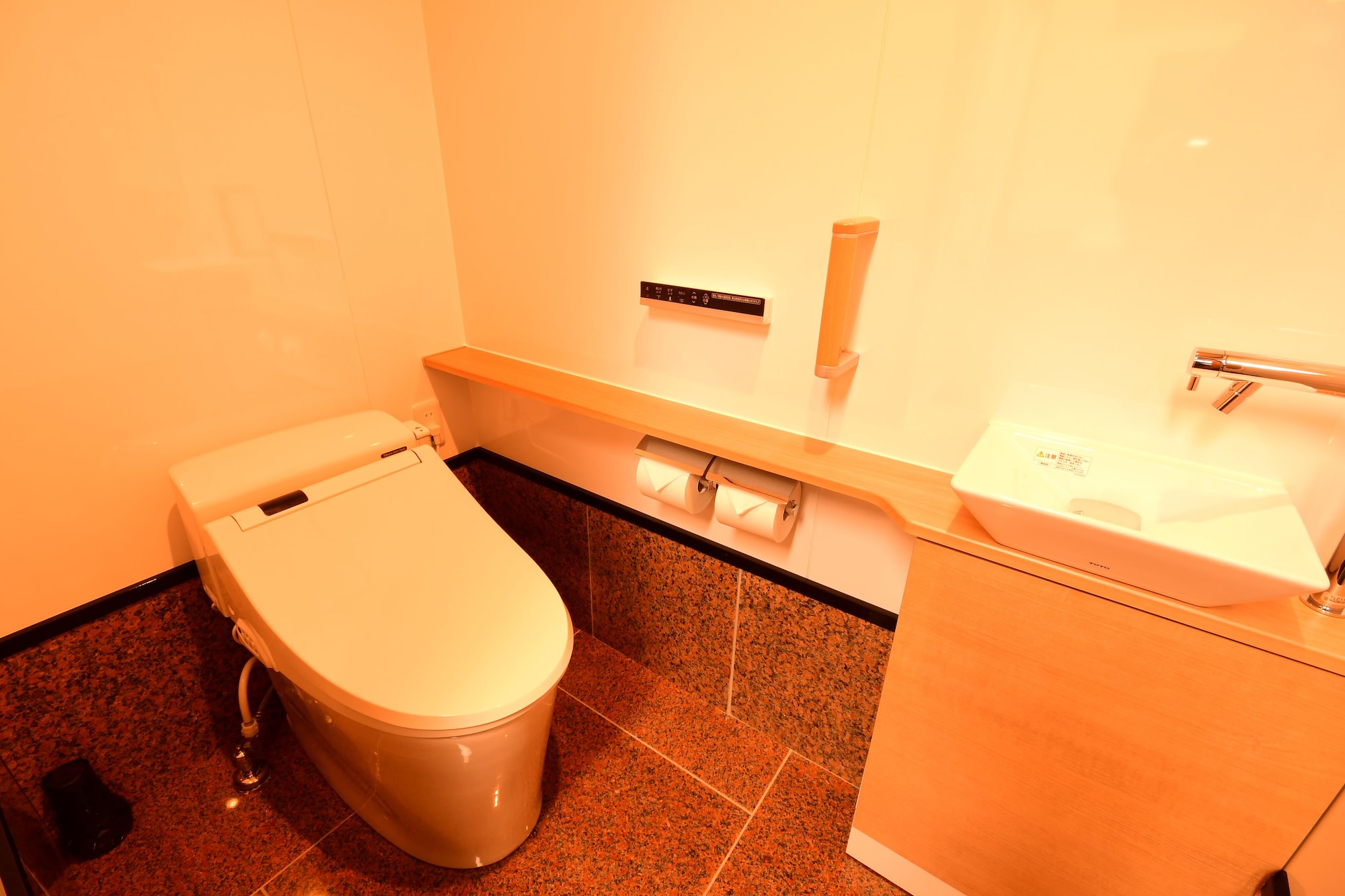 JUNIOR SUITE, PRIVATE BATHROOM