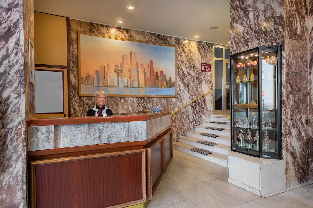 Hotel Leonet 3/71