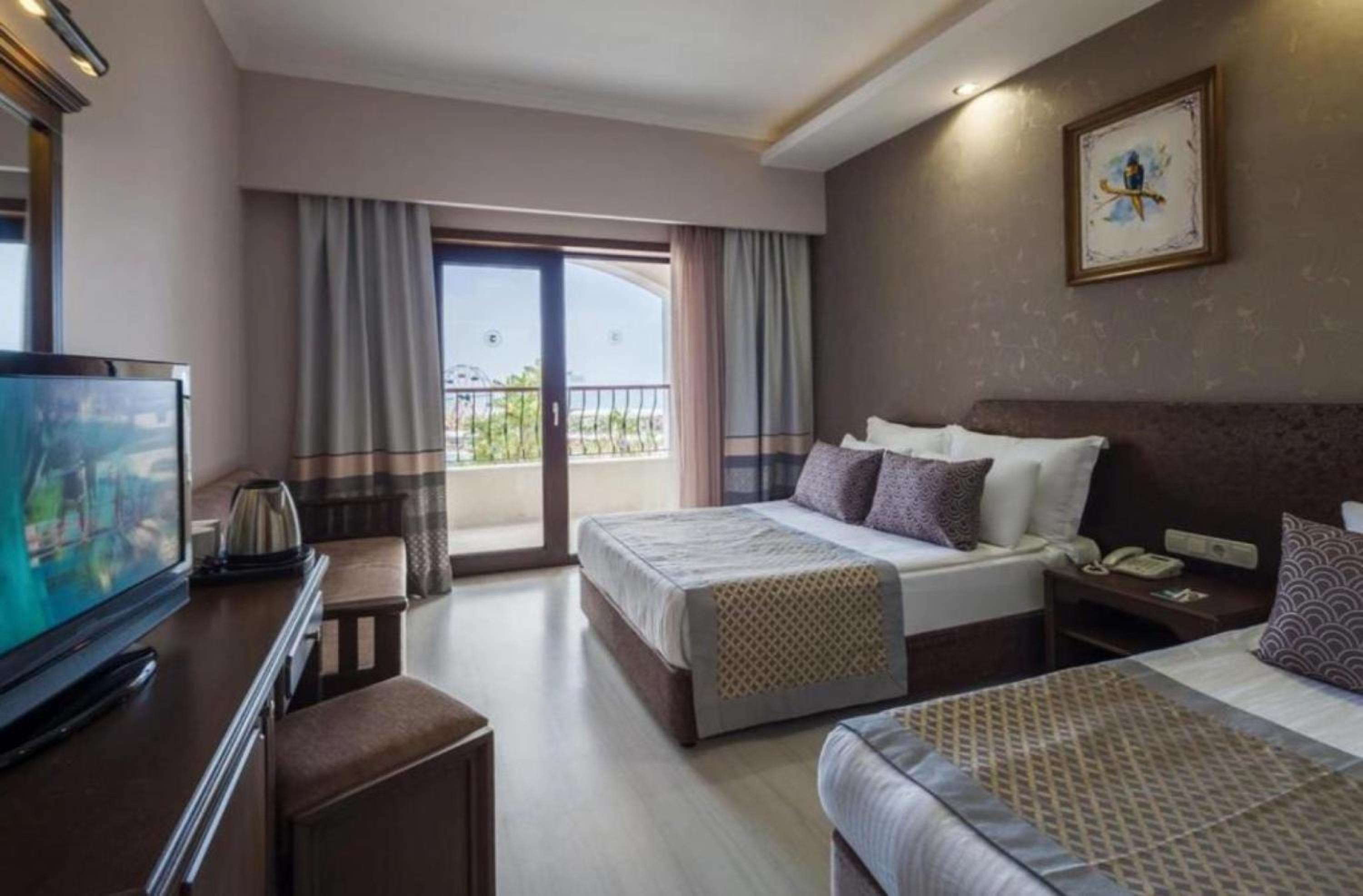 غرفة قياسية بسريرين منفصلين بإطلالة على البحر، Club Hotel Turan Prince World 3/5