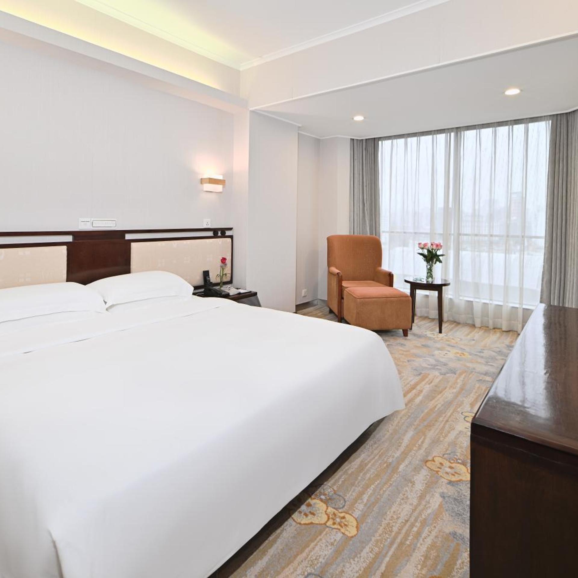 Comfort, Double Bed, Guangdong Hotel Zhuhai Ex Guangdong Regency 2/3