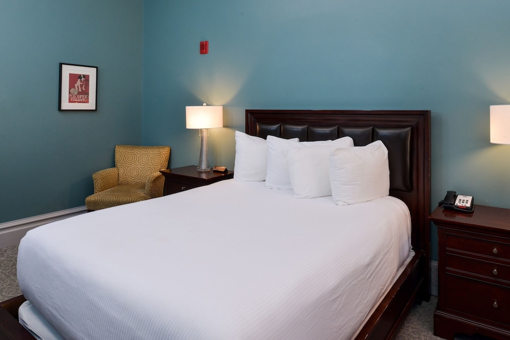 Montvale Hotel 23/71