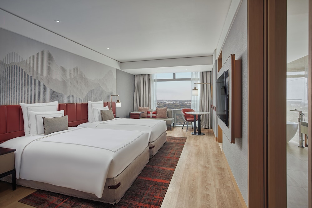 Swissotel Clark Philippines 25/60
