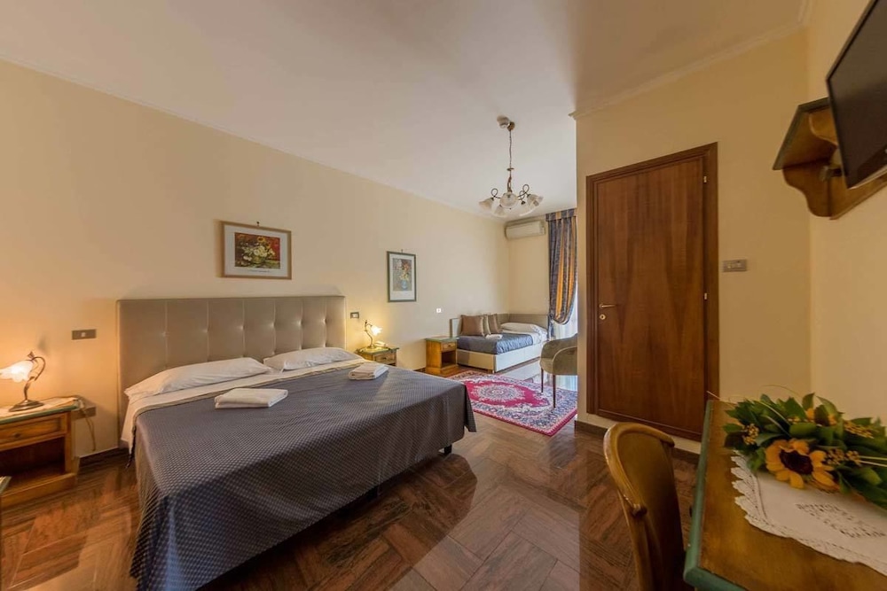 Aquila Hotel 6/16