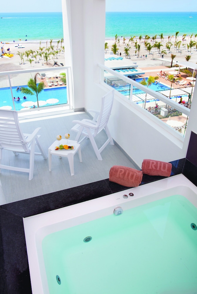 Hotel RIU Playa Blanca All Inclusive 46/72