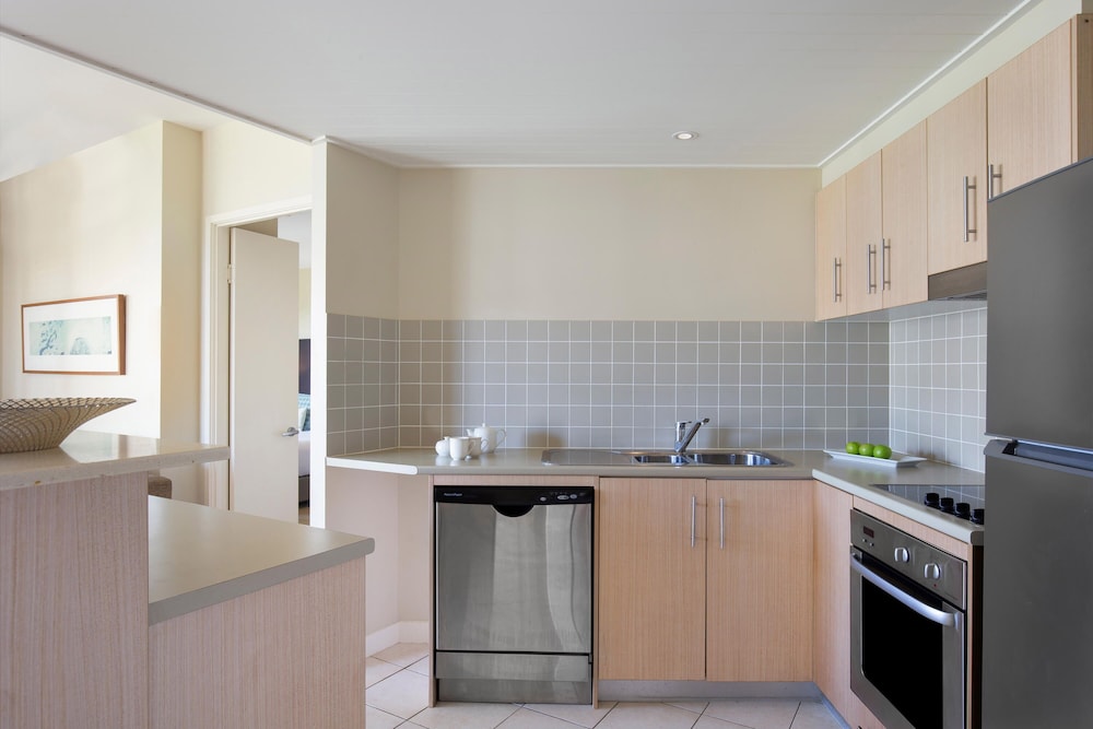 2 Bedrooms, Spa, Suite, 2 King Beds, Pool View, Mantra on Salt Beach Kingscliff 6/6