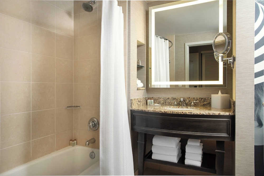 غرفة بسرير كينج لذوي الإعاقة، Renaissance Tampa International Plaza Hotel 4/4
