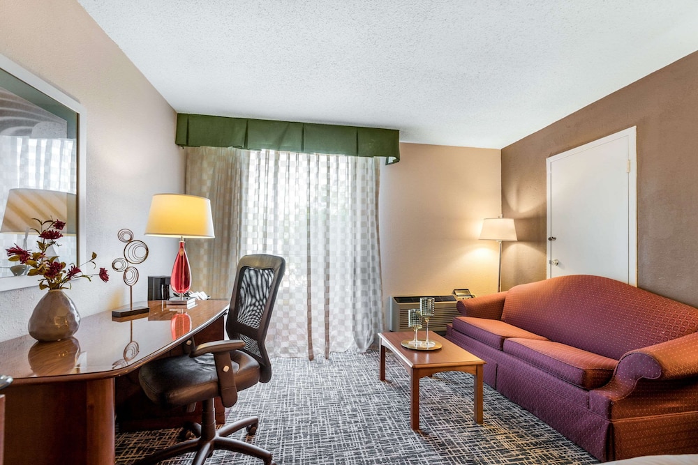 Wingate by Wyndham Troy 34/50