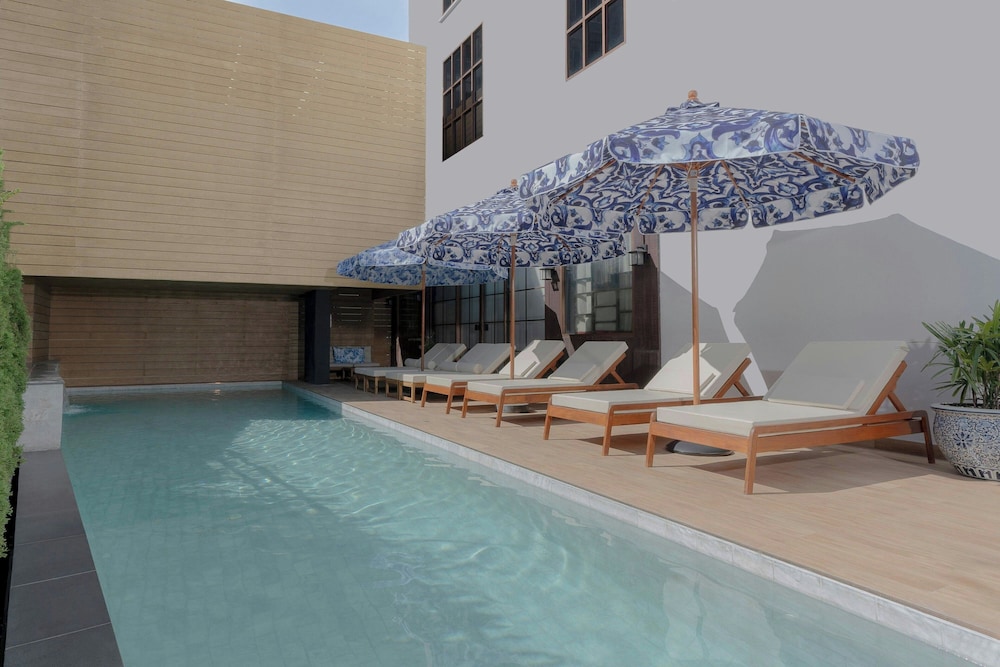 swimming pool spa