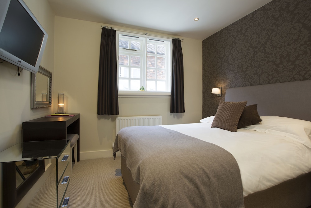 The George Hotel 17/66