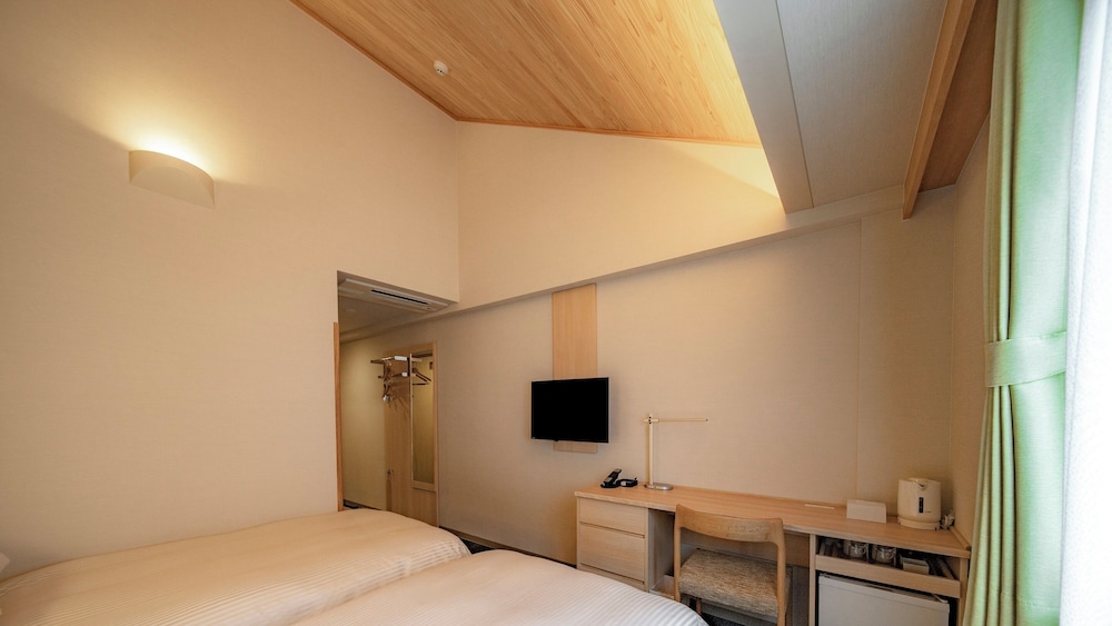MODERATE, TWIN BEDS