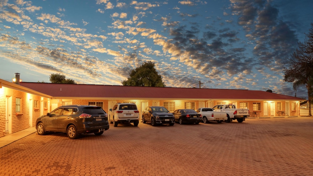 CHARLES RASP MOTOR INN AND COTTAGES 50/56
