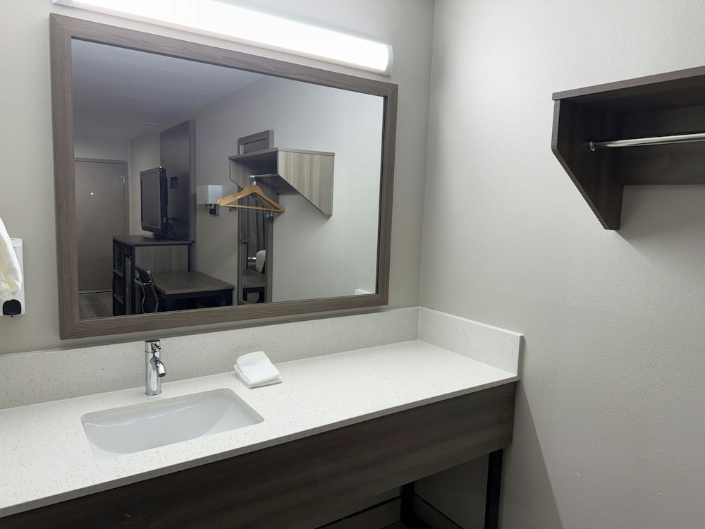 Red Roof Inn Orangeburg 31/34