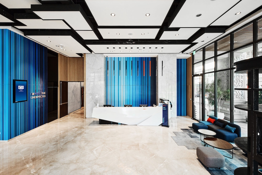 Holiday Inn Express Kaohsiung Love River 13/49