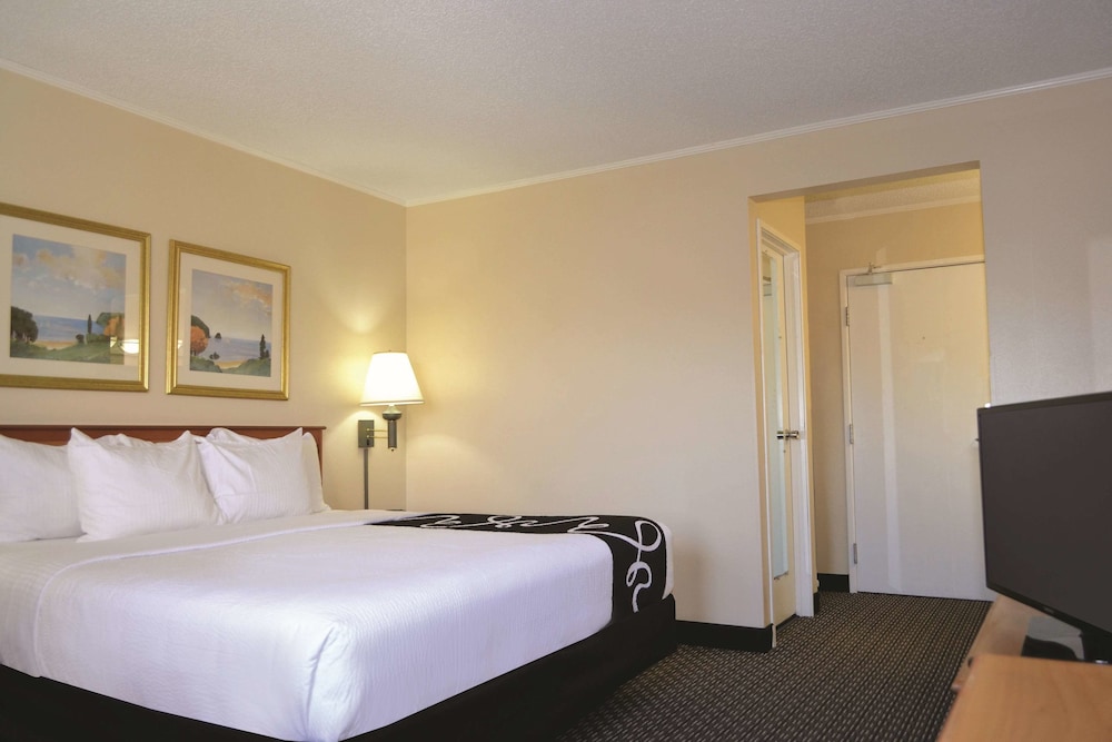 La Quinta Inn & Suites by Wyndham Tampa Fairgrounds - Casino 17/43