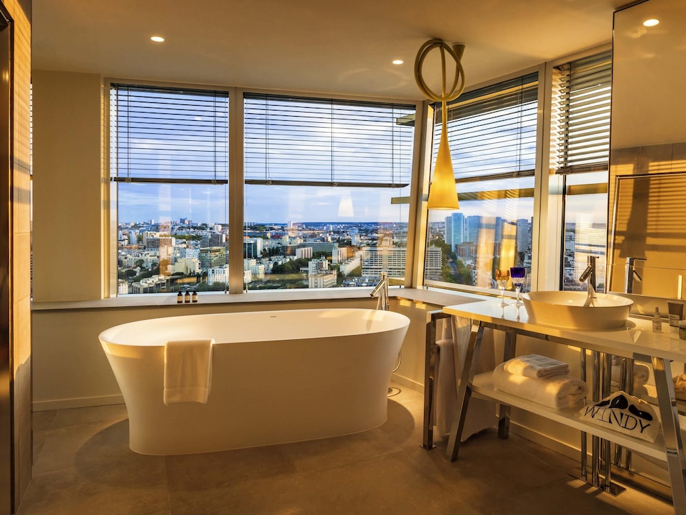 Tower, Sunset, Junior Suite, King Bed, Eiffel View, Bathtub