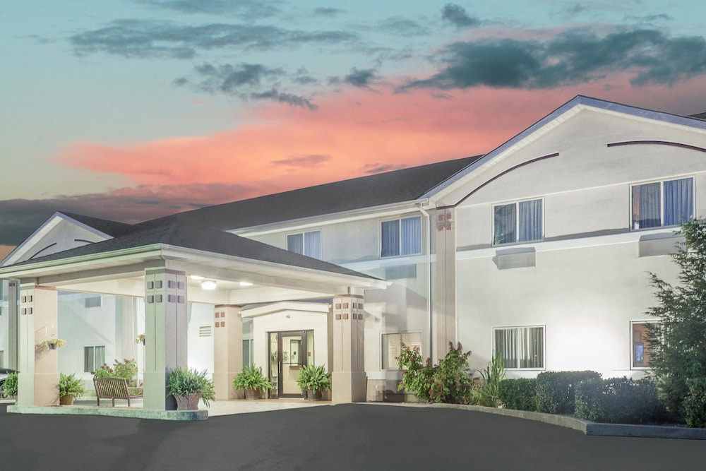 Super 8 By Wyndham Central City 2/16