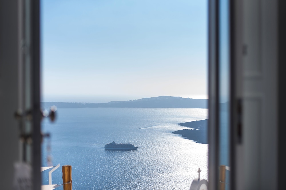 Aqua Luxury Suites 70/75