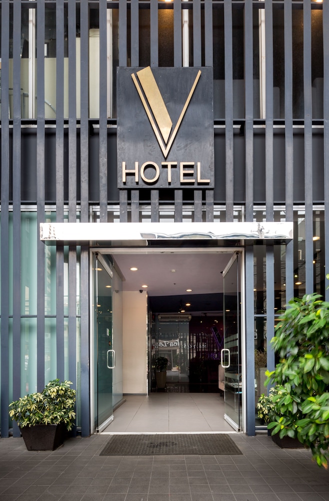 V Hotel 3/35