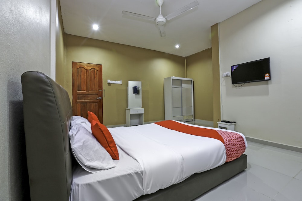 OYO 89933 Nun Hotel 13/19