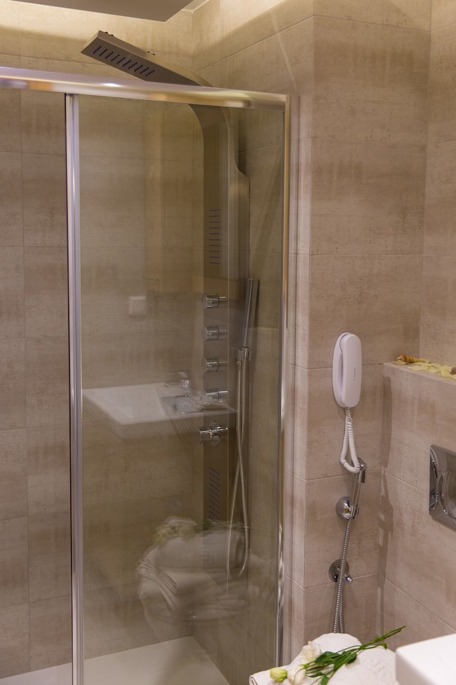 Eltina Hotel 49/50