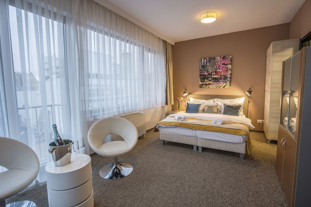 Bliss Hotel And Wellness 20/68