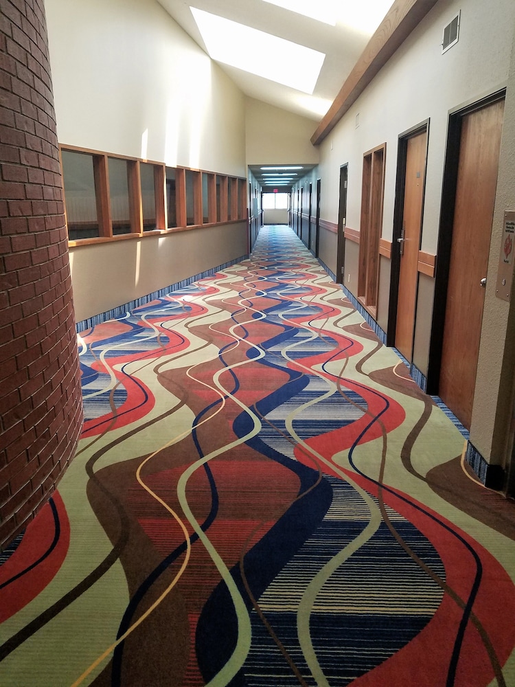 Apple Tree Inn and Suites 57/62