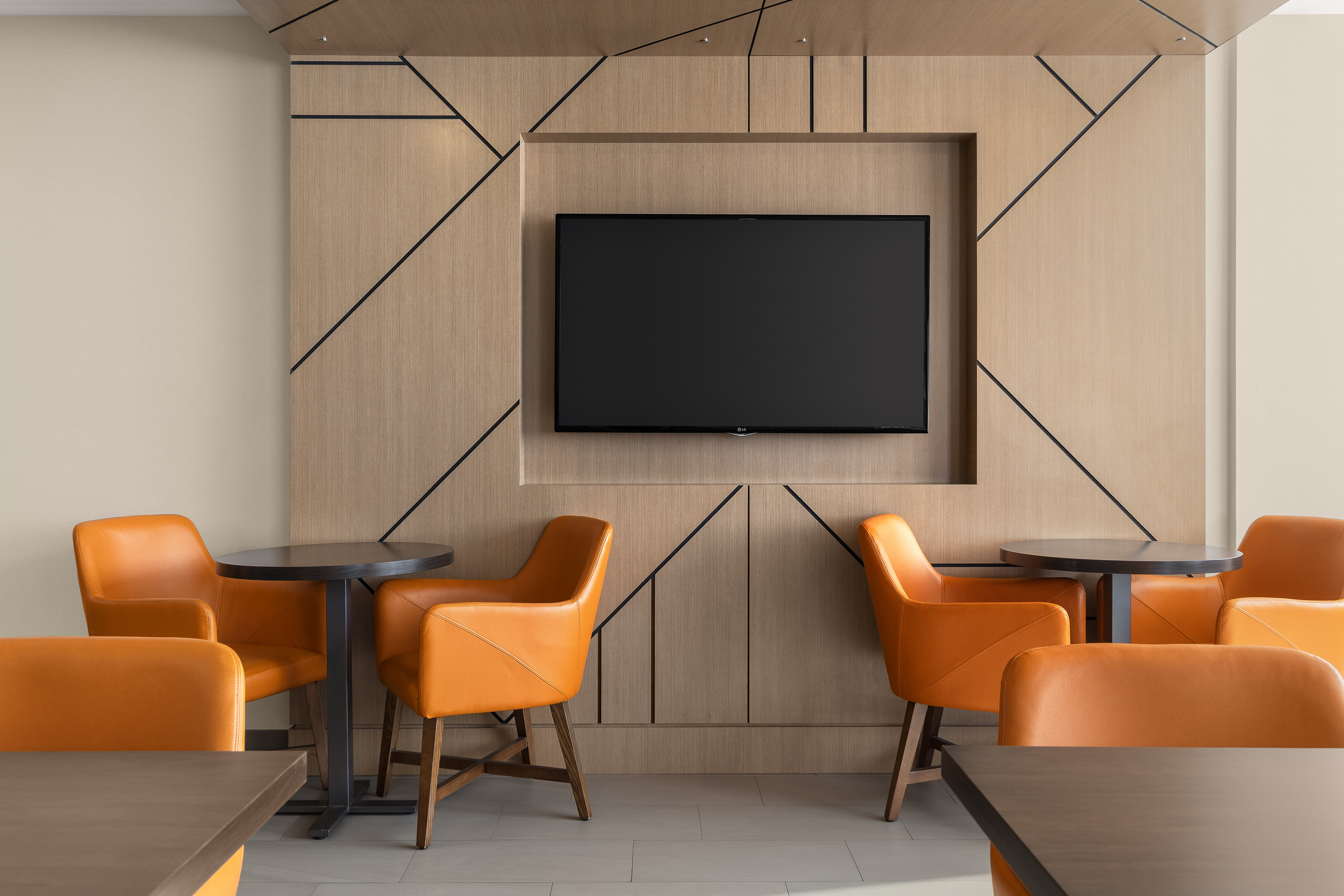 Holiday Inn Express Suites 59/66
