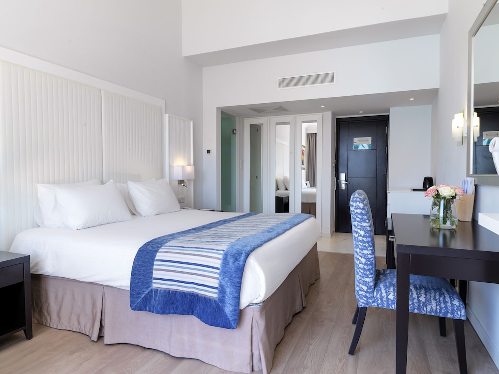 Olympic Lagoon Resort Ayia Napa 15/50