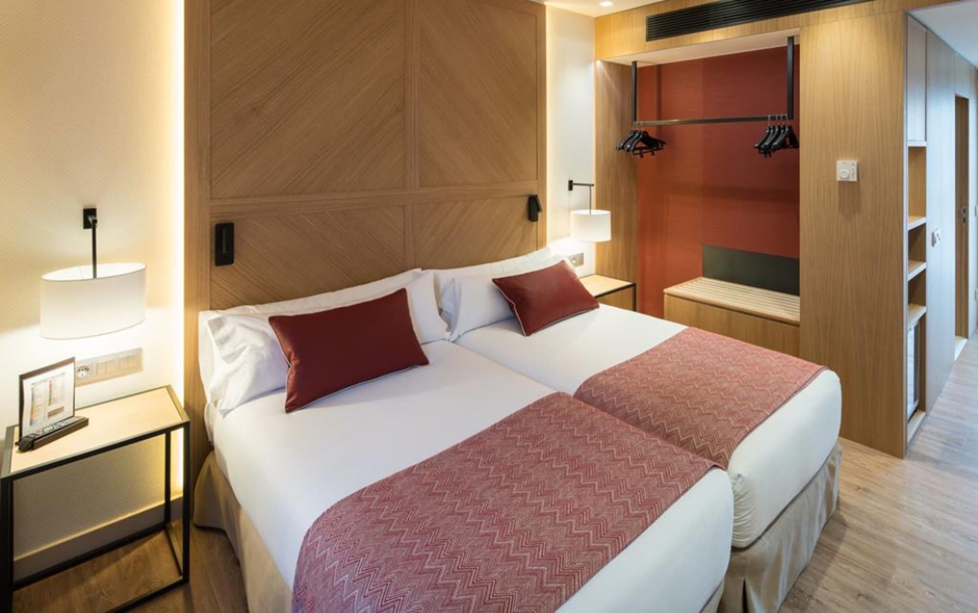 EXECUTIVE, DOUBLE BED