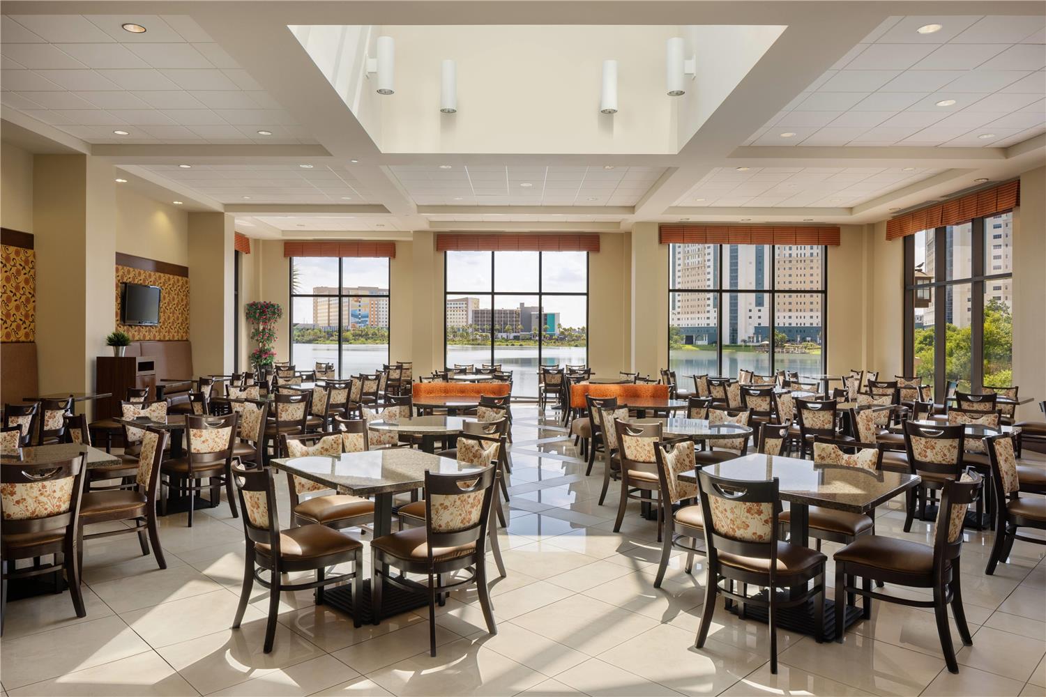 Ramada Plaza by Wyndham Orlando Resort & Suites Intl Drive 13/22