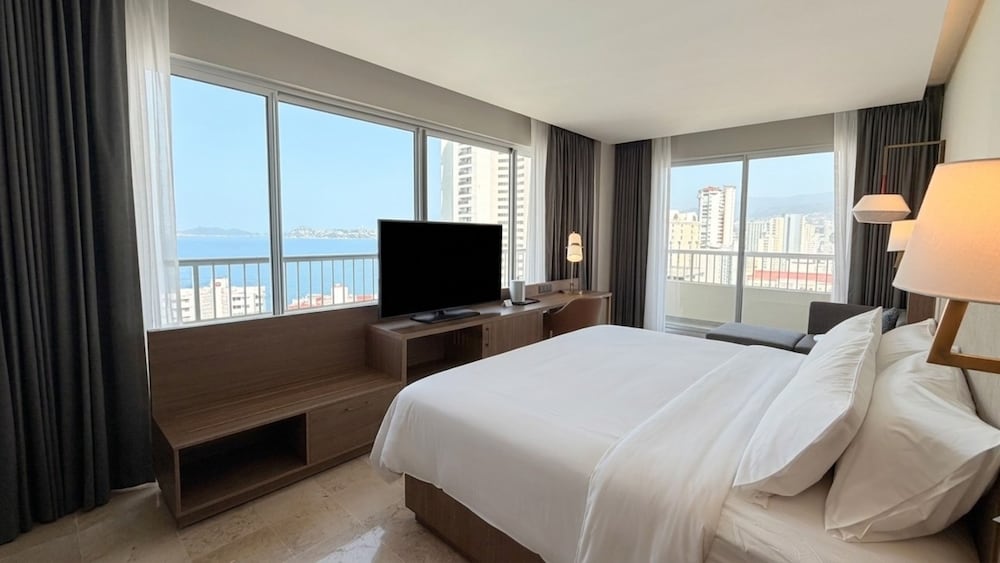 Standard, King Bed, Ocean View, Top Floor, Corner