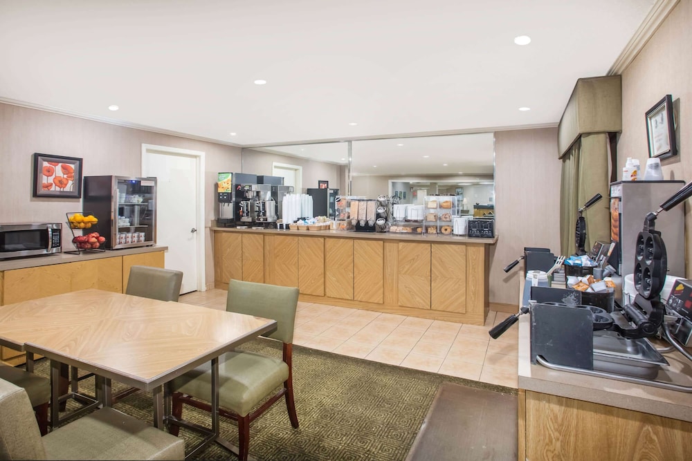 Baymont by Wyndham Columbia, MO 2/23