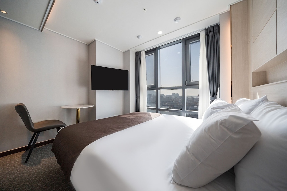 Griffin Bay Hotel 20/50
