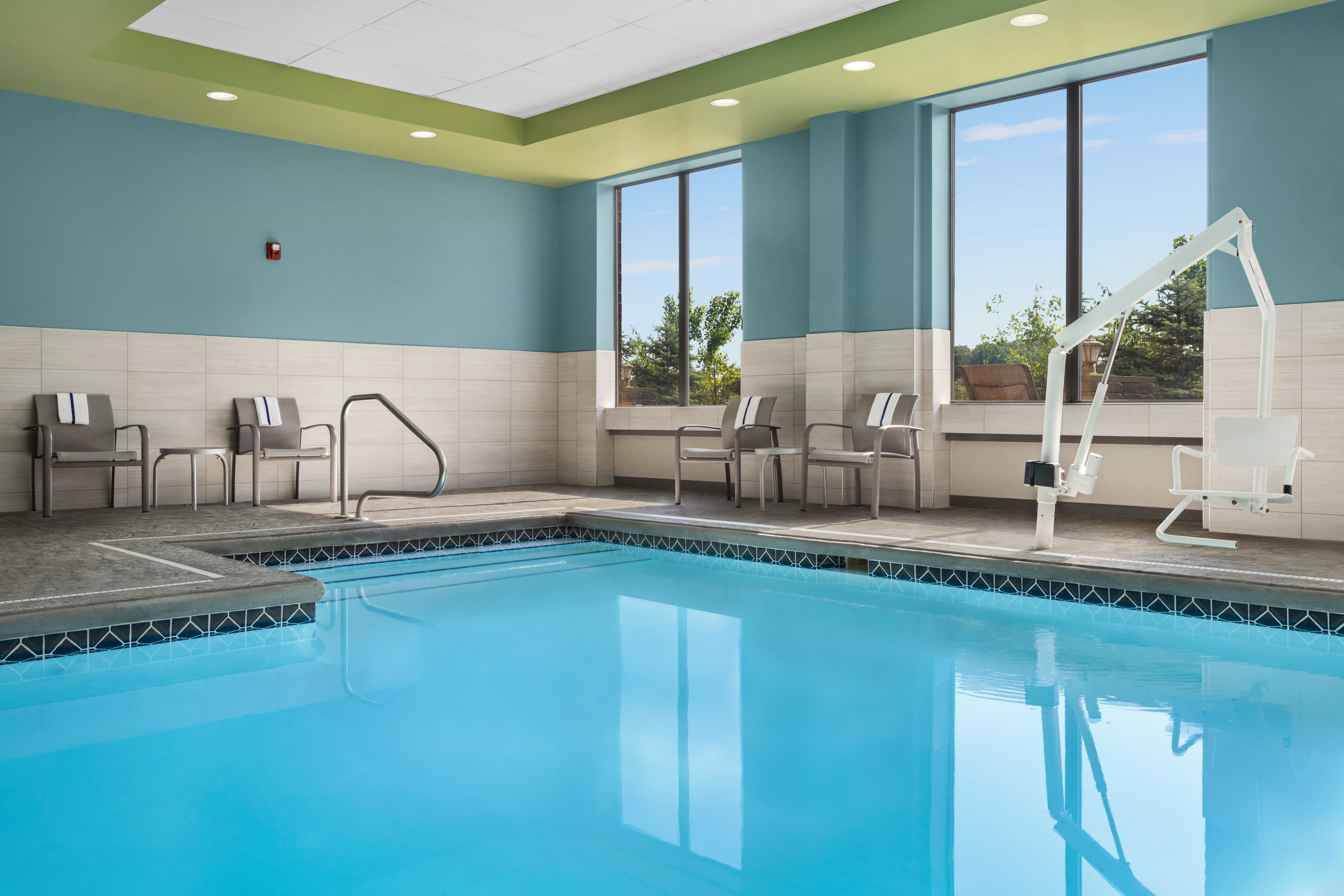 Holiday Inn Express Suites Akron Regional Airport Area 26/43