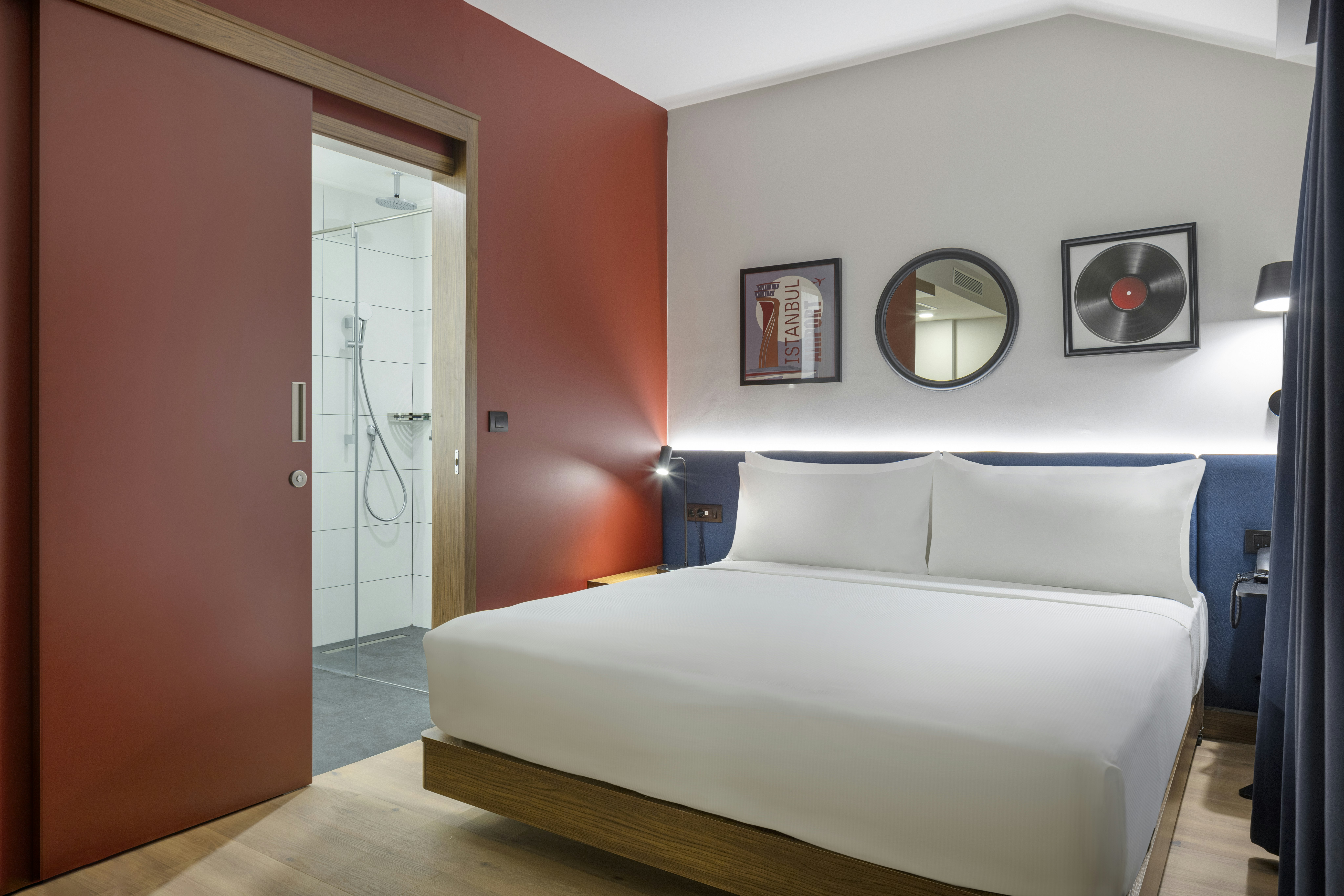 ROOM, KING BED, SOFA