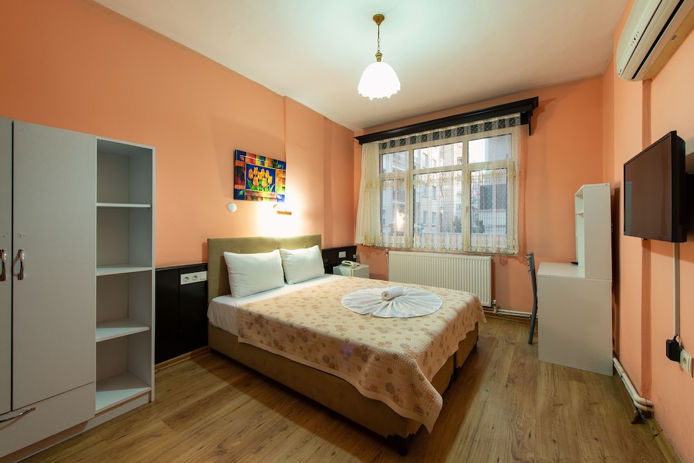 DELUXE, DOUBLE BED