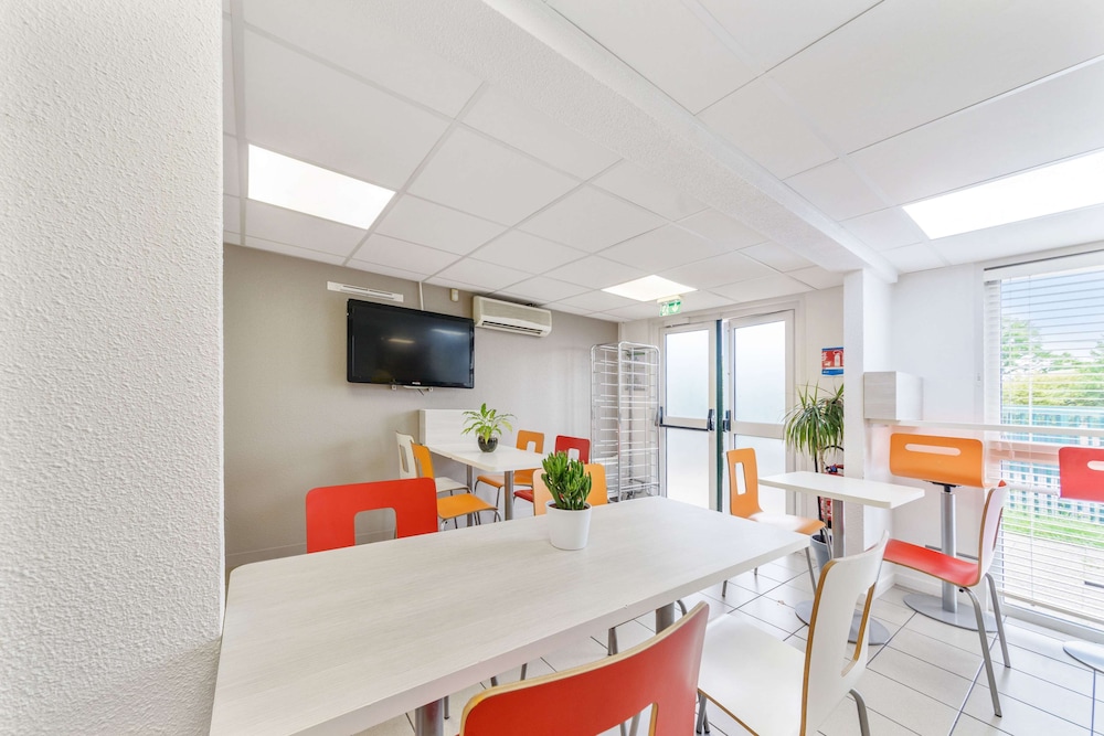 Kyriad Direct Annemasse - Geneve 9/42