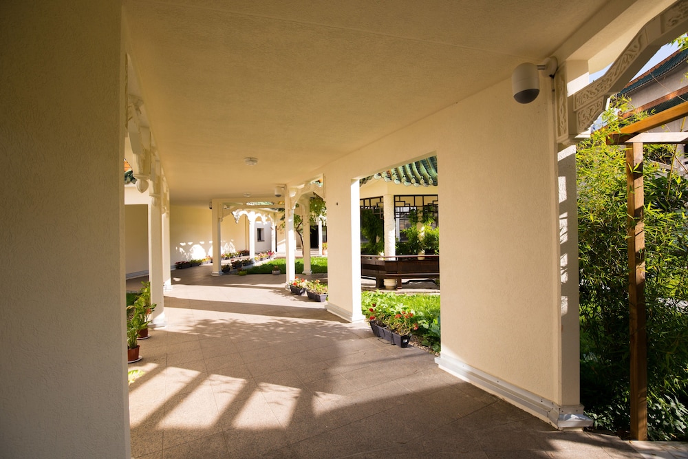 HUATIAN CHINAGORA HOTEL 63/63