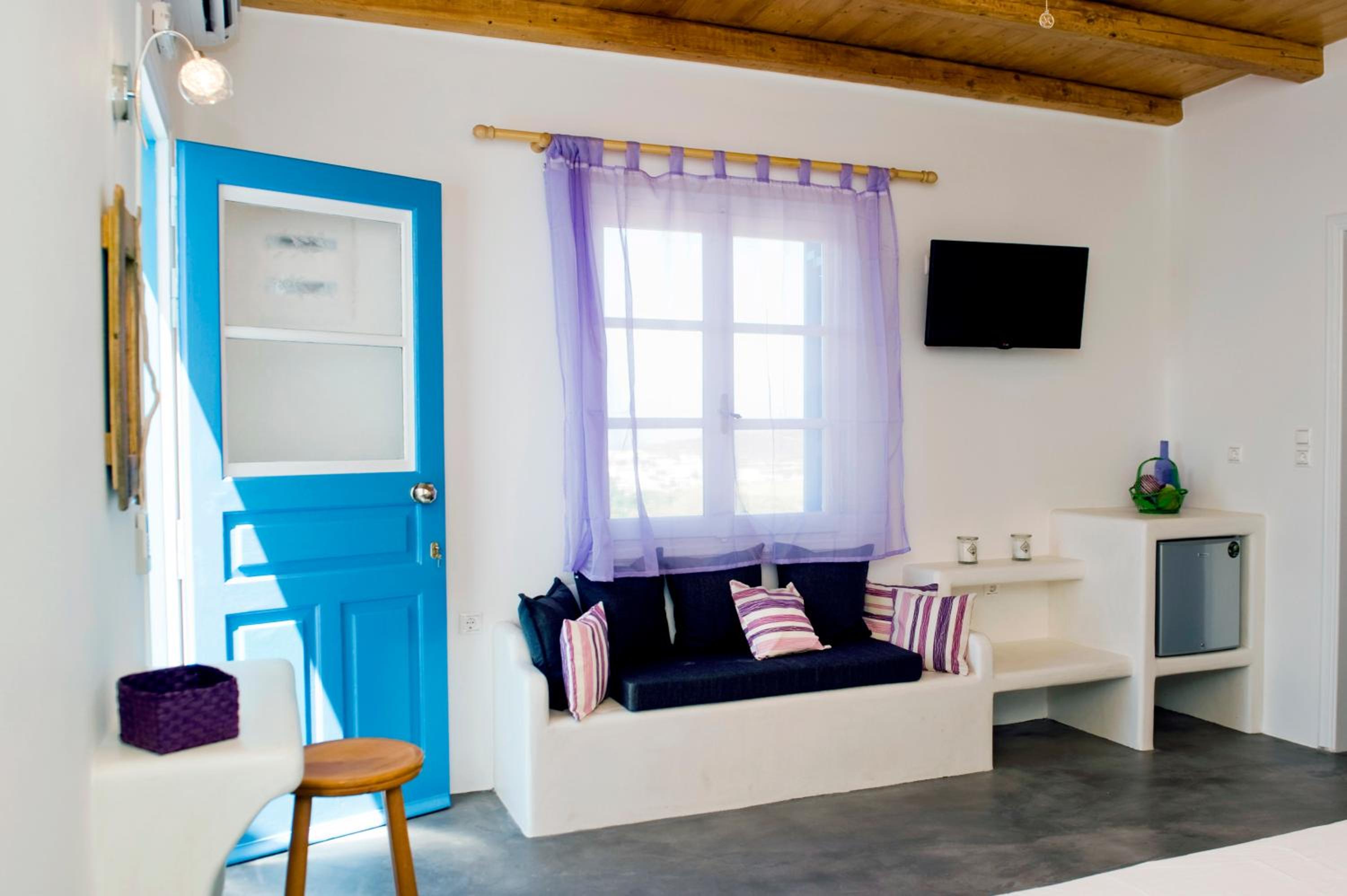 Eiriana Luxury Suites 40/60